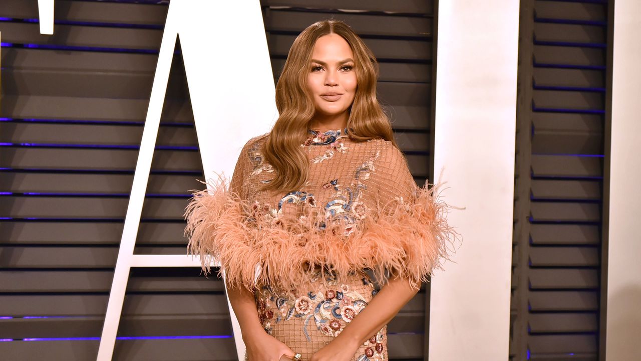 beverly hills, california february 24 chrissy teigen attends the 2019 vanity fair oscar party at wallis annenberg center for the performing arts on february 24, 2019 in beverly hills, california photo by david crottypatrick mcmullan via getty images