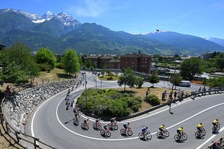 Giro d'Italia stage 14 LIVE: Visma-Lease a Bike with strength in numbers as Jonas Vingegaard prepares to take on massive summit finish