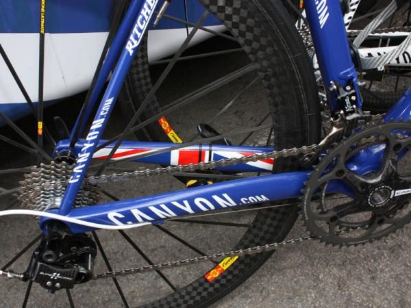 Evans' Canyon uses the increasingly common design theme of chunky chain stays paired to spindly seat stays.