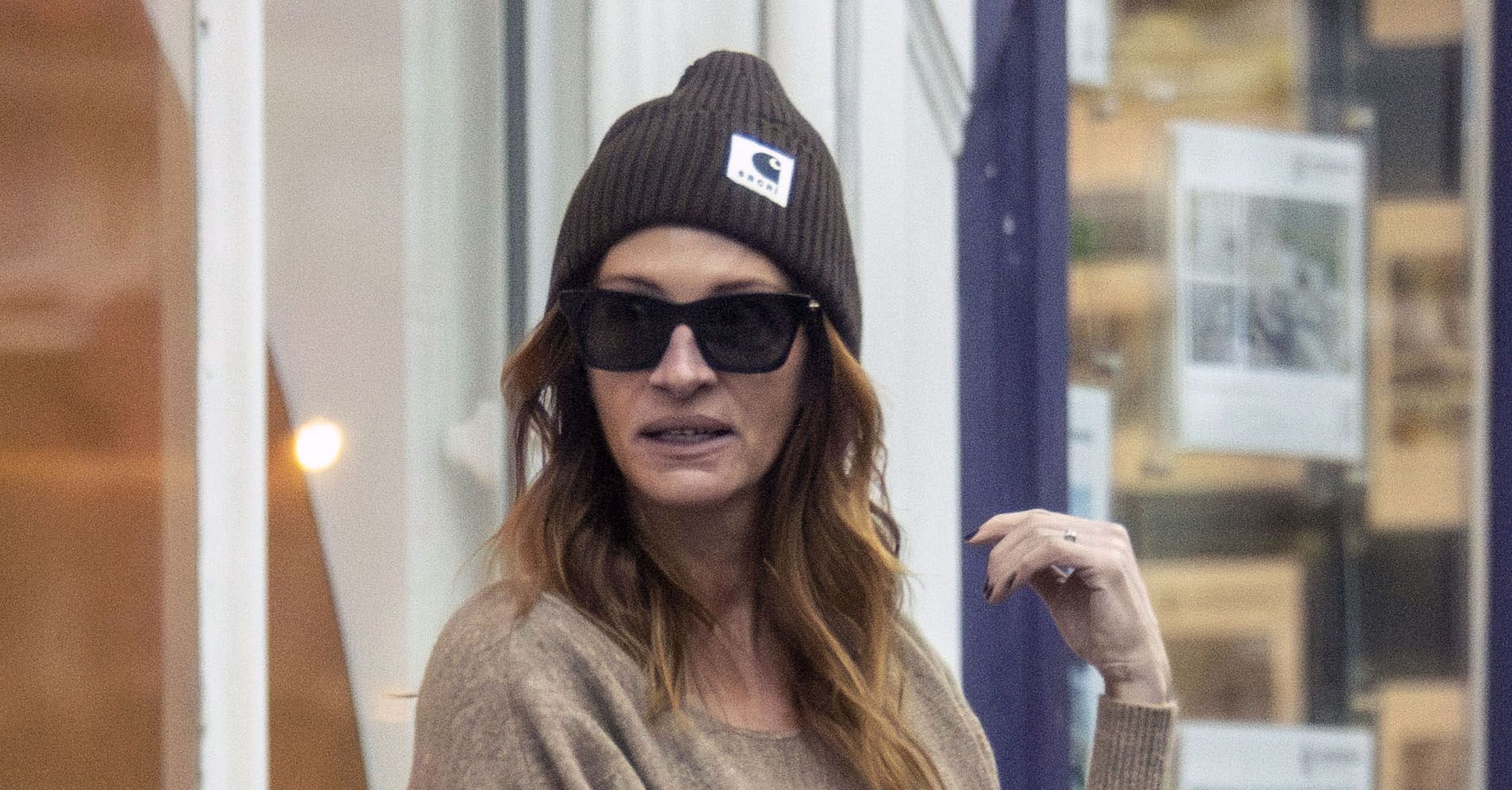 Julia Roberts Just Clashed Her Navy Bag With Black Flats