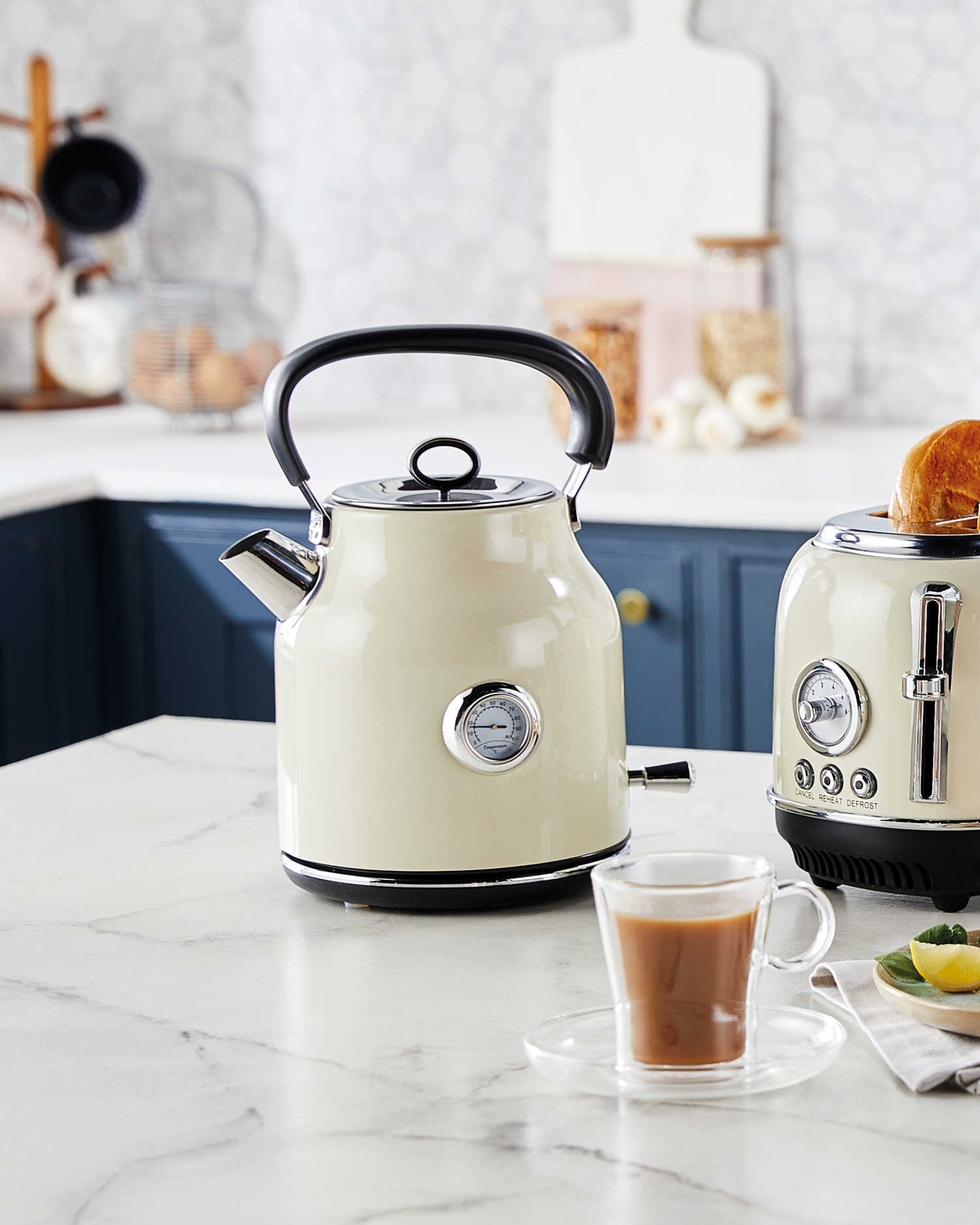 Aldi retro style kettle