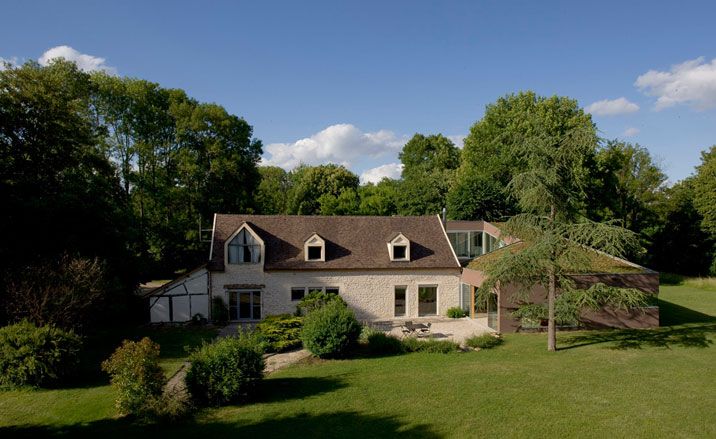 The &#039;Spiral&#039; house, nestled at the heart of Burgundy’s green and idyllically rural landscape