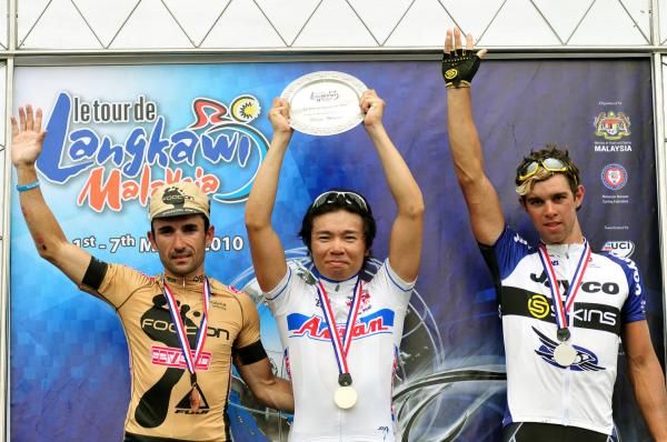 Stage podium: Vidal Celis (3rd, Footon-Servetto), Taiji Nishitani (1st, Aisan Racing Team) and Michael Matthews (2nd, Team Jayco-Skins)