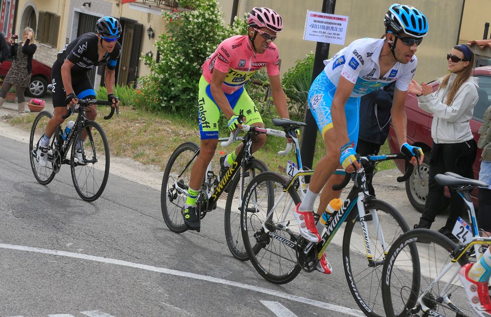 Alberto Contador (Tinkoff Saxo) tracks Fabio Aru (Astana)