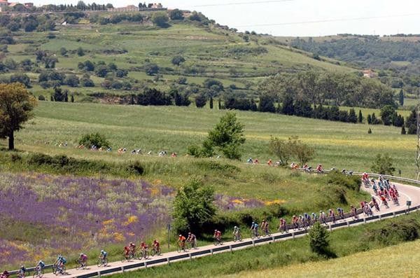A warm day greeted the 90th Giro d'Italia.