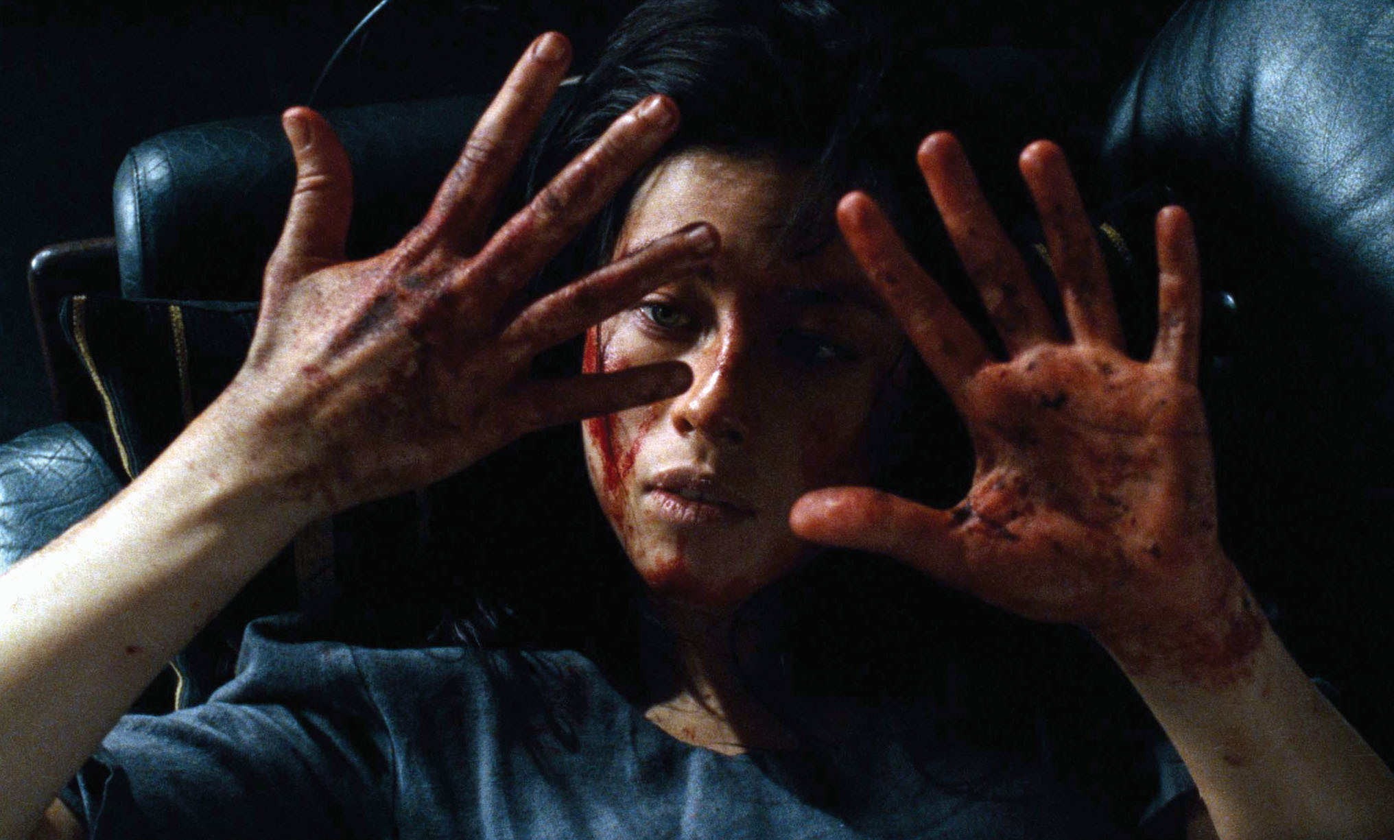 Mylène Jampanoï in horror film Martyrs