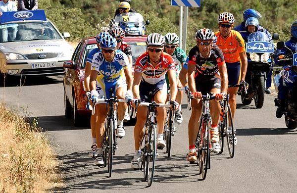 The leading break working on a climb