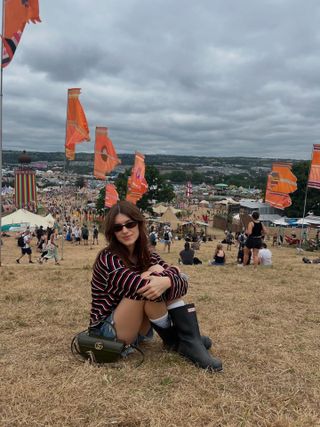 vHyFT8xjhgBDr9eCzw5JRi-320-80 شملت كل من Daisy Edgar Jones's Glastonbury Outfits هذه الأحذية البالغة 140 دولارًا