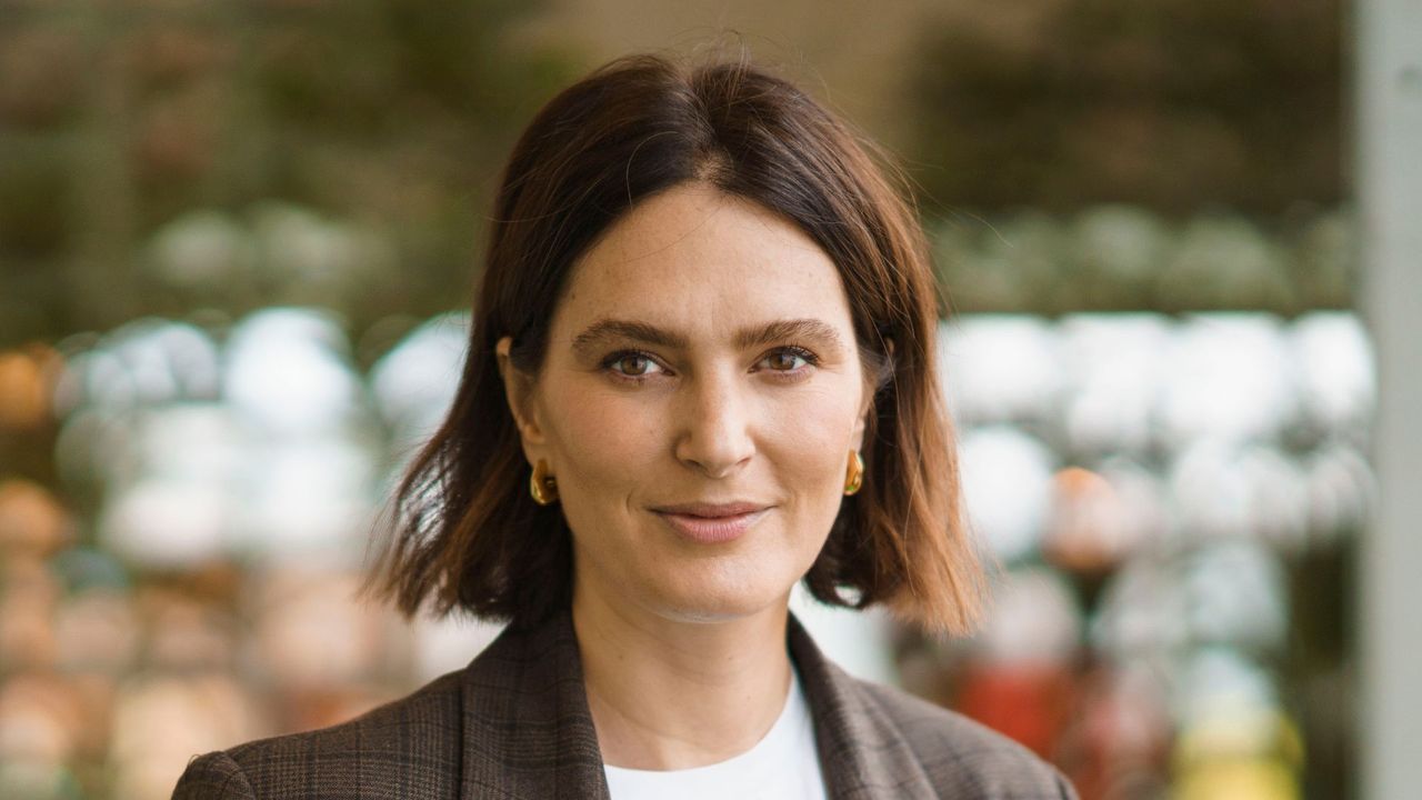 HAY-ON-WYE, WALES - MAY 29: Elizabeth Day, English novelist, journalist and broadcaster, at the Hay Festival on May 29, 2022 in Hay-on-Wye, Wales.