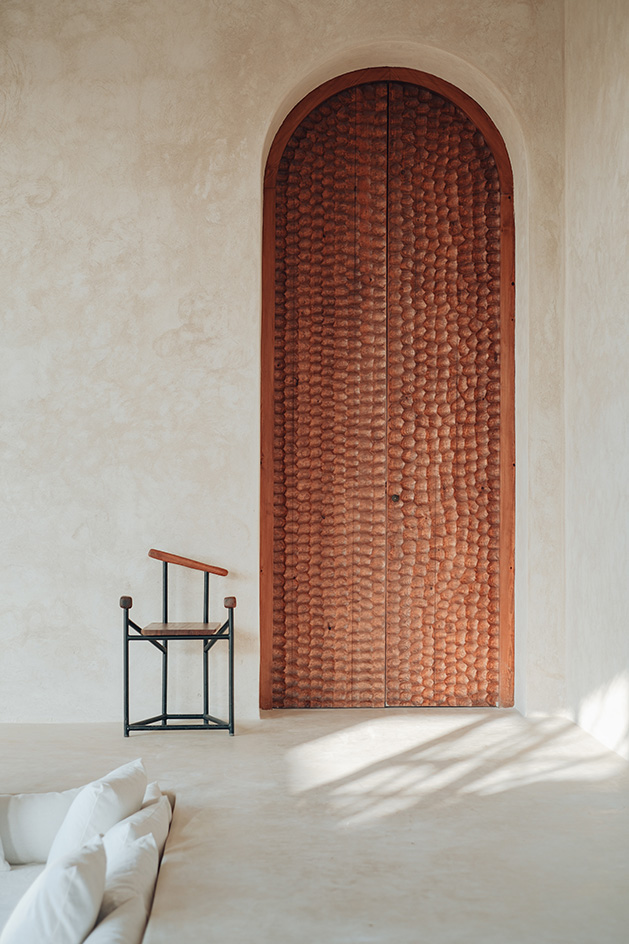 Moroccan retreat DDAR, a building in minimalist geometries and neutral tones