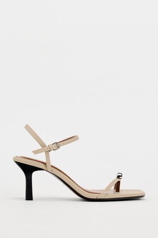Heeled Toe Post Sandals in taupe gray