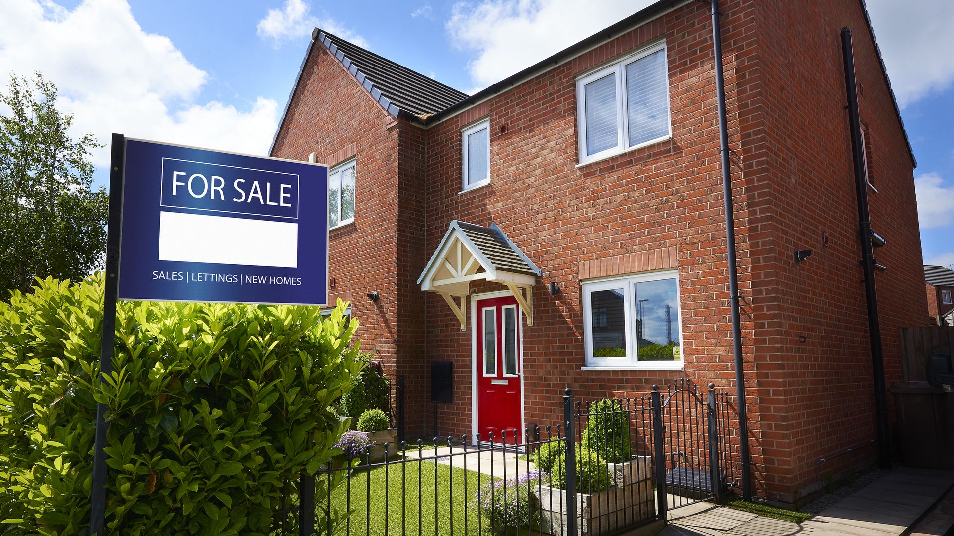 Selling and buying a house without a FENSA certificate — understand the ...