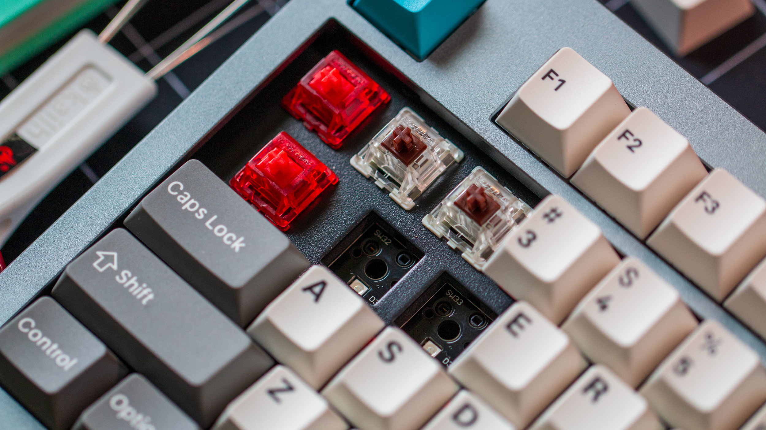 Keychron Q5 close-up on Gateron Pro Reds and Gateron Pro Brown switches