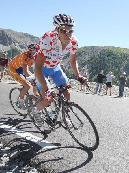 Bernhard Kohl is happy in polka dots.