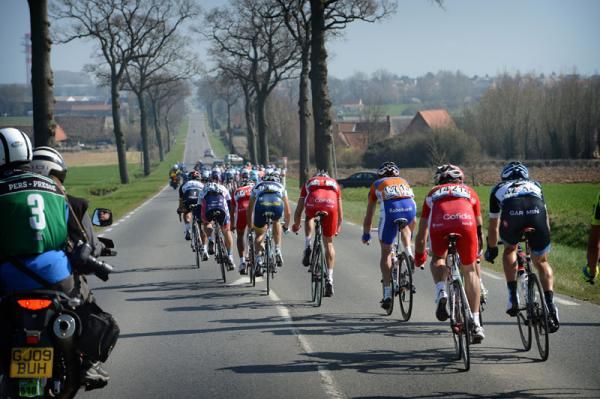 The peloton split up after pressure from GreenEdge