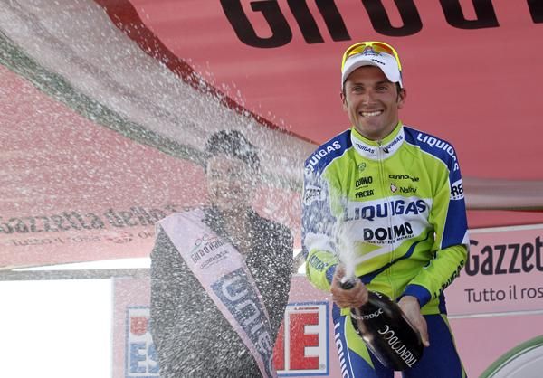 Basso sprays the crowd after his first individual Giro stage win since 2006
