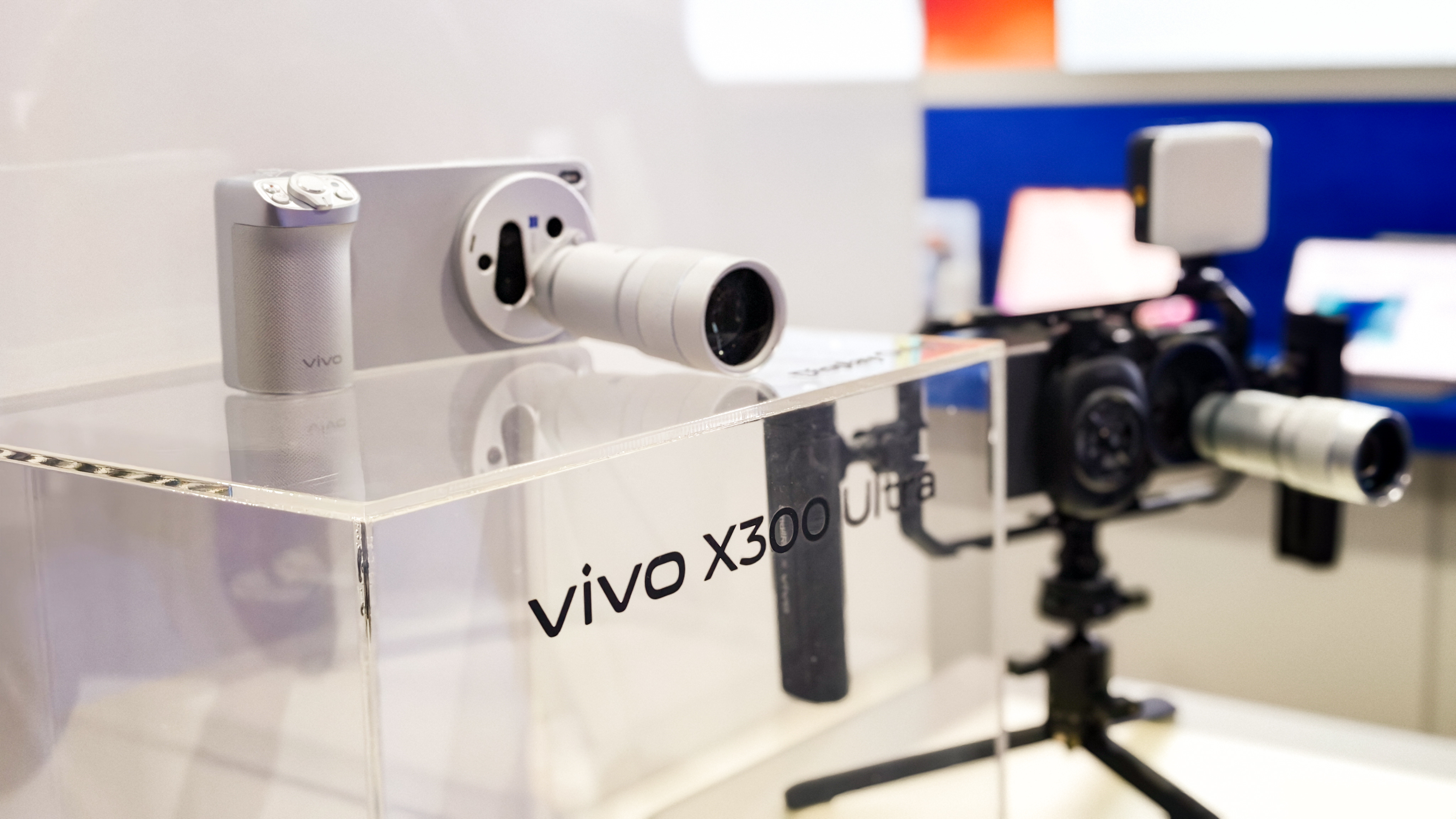 Vivo X300 Ultra hands-on at MWC 2026