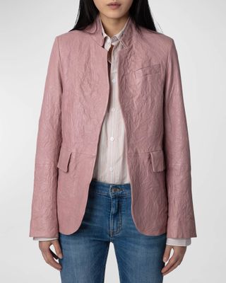 blazer kulit yang sengaja dikerutkan dengan warna dusty rose pink