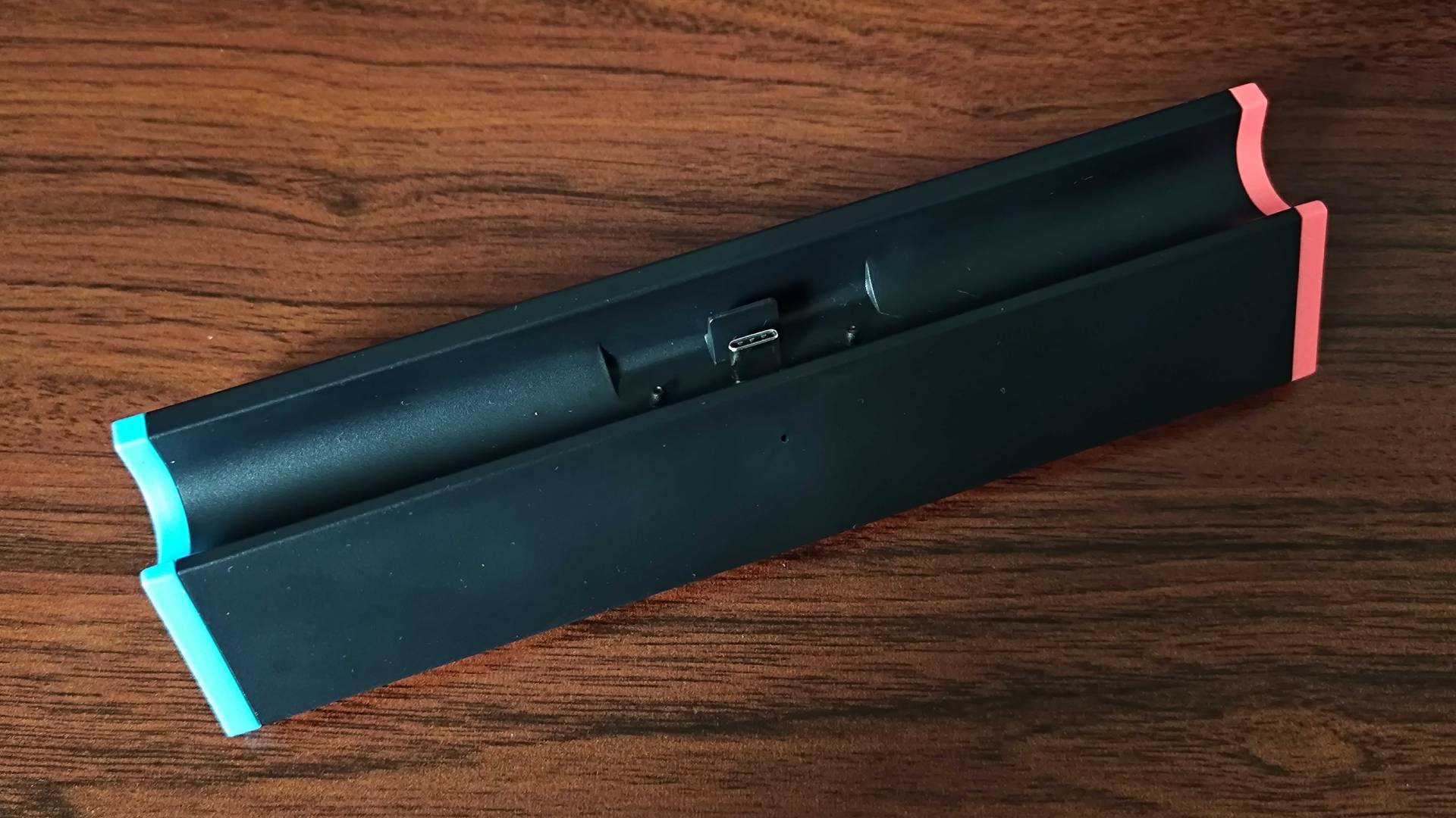 SIWIQU Nintendo Switch 2 dock sitting on woodgrain desk.