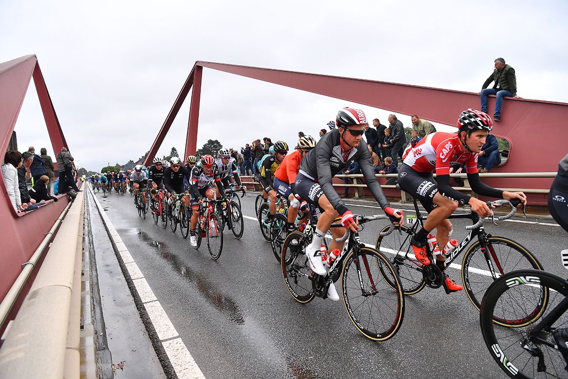 The wet weather gear was out in force on stage 6