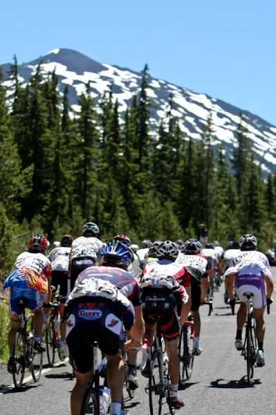 The field closes in on the climb up to Bachelor