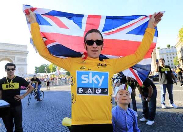 2012 Tour de France champion Bradley Wiggins celebrates on the Champs-&Eacute;lys&eacute;es with his son.
