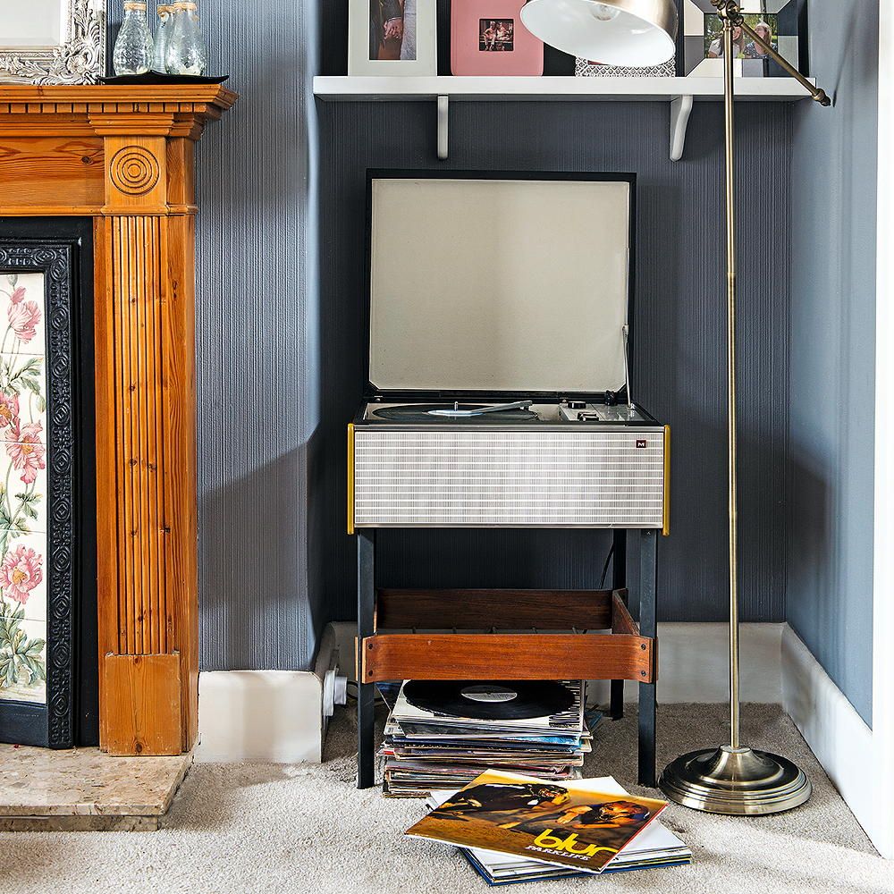 room with grey walls and crane study lamps