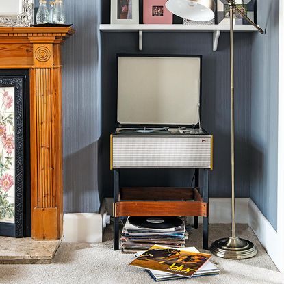 room with grey walls and crane study lamps