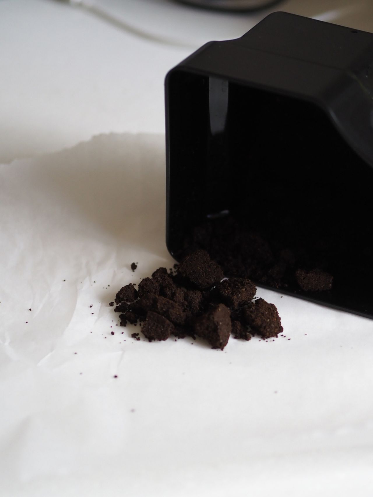 drying coffee grounds for diy deodorizer