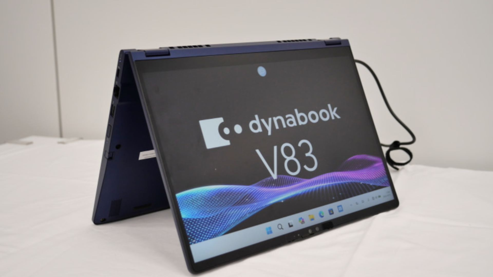 This Japanese brand solves the 2-in-1 laptop dilemma with a 989g frame — offering 28.5 hours of battery life and a stylus charging inside the body