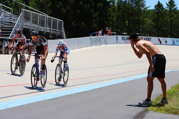 15-16 Men 15k Points Race Final, Olympian Marty Nothstein shouts encouragement to his son Tyler.
