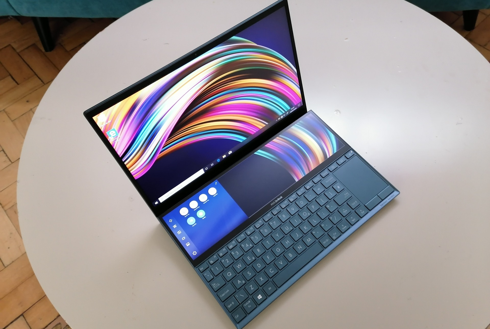 ASUS Zenbook Duo review - 6 things to know about the new ASUS laptop