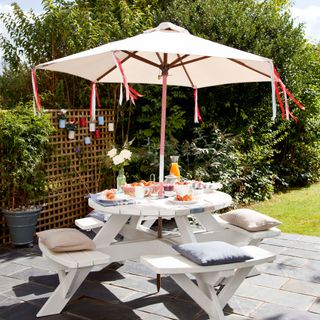 patio area with round bench and parasol
