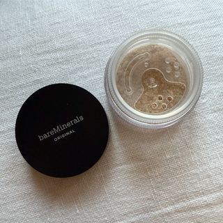 Original image of an open bareMinerals Original Loose Powder Foundation SPF 15 set against a white linen background