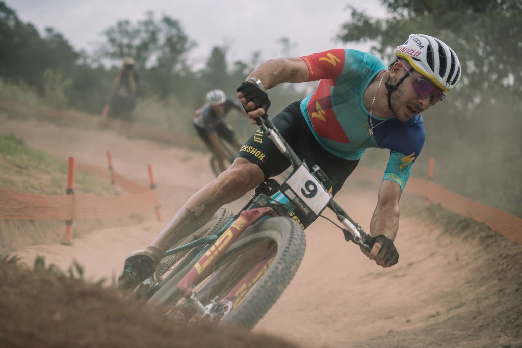 Haley Batten and Victor Koretzky emerge victorious in UCI MTB World Cup Araxá short track openers