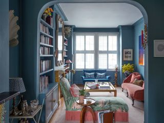 Blue living room, grey carpet, pink sofa