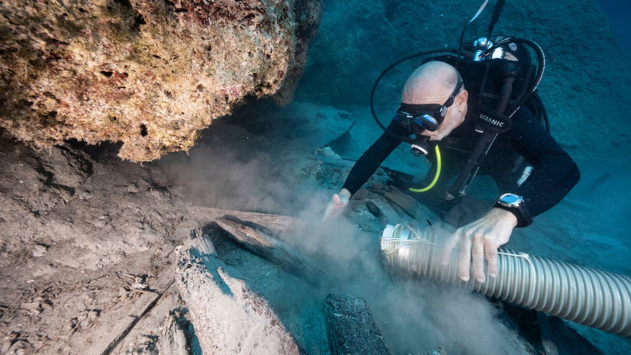 The Mentor managed to stay afloat until its crew and passengers scramble onto the rocks at Kythera, but it sank quickly after that; much of the wooden hull is now surrounded by rocks.
