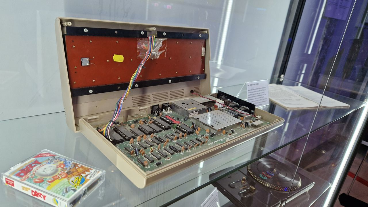 An SID sound chip on display at the NVM