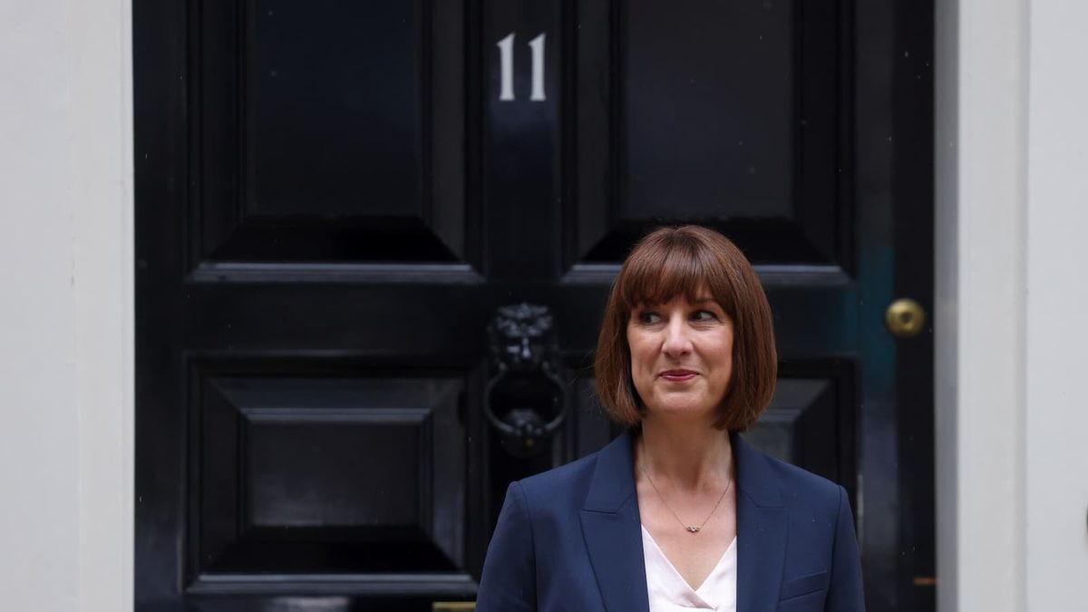 Rachel Reeves stood outside number 11 Downing Street