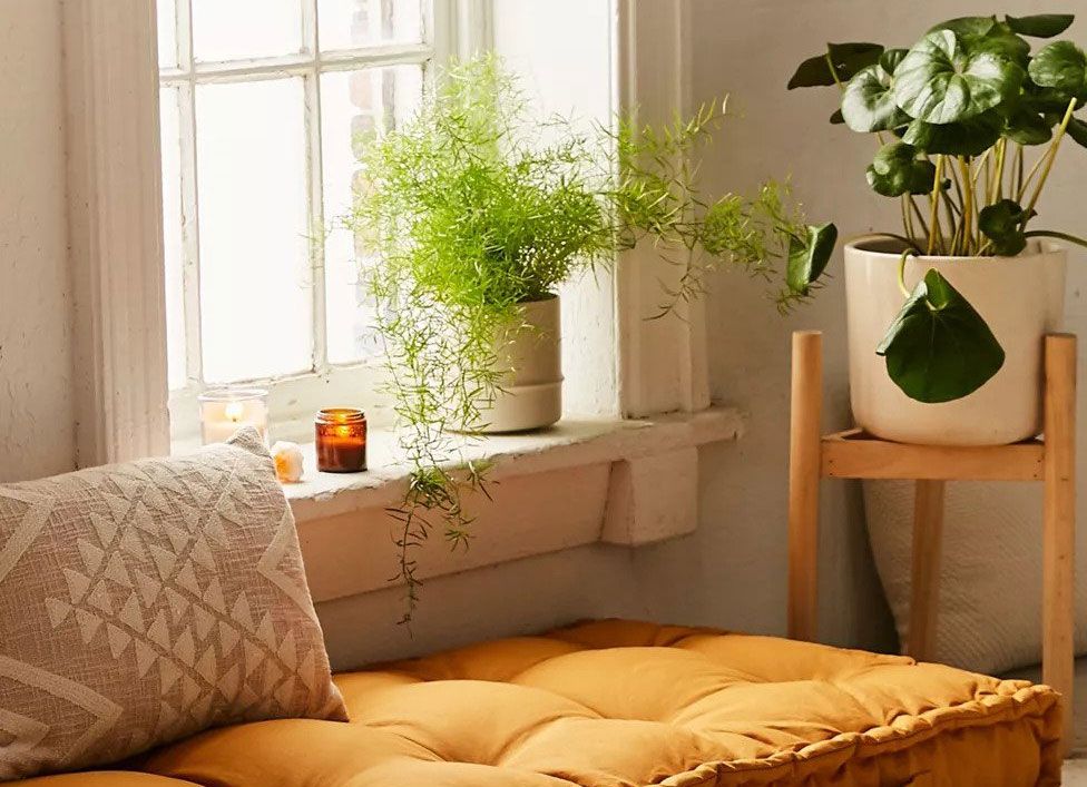 5 colors you should skip using in a small apartment, according to an ...