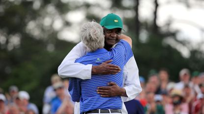 Ben Crenshaw and caddie Carl Jackson hug on the final green of Augusta National at the 2015 Masters