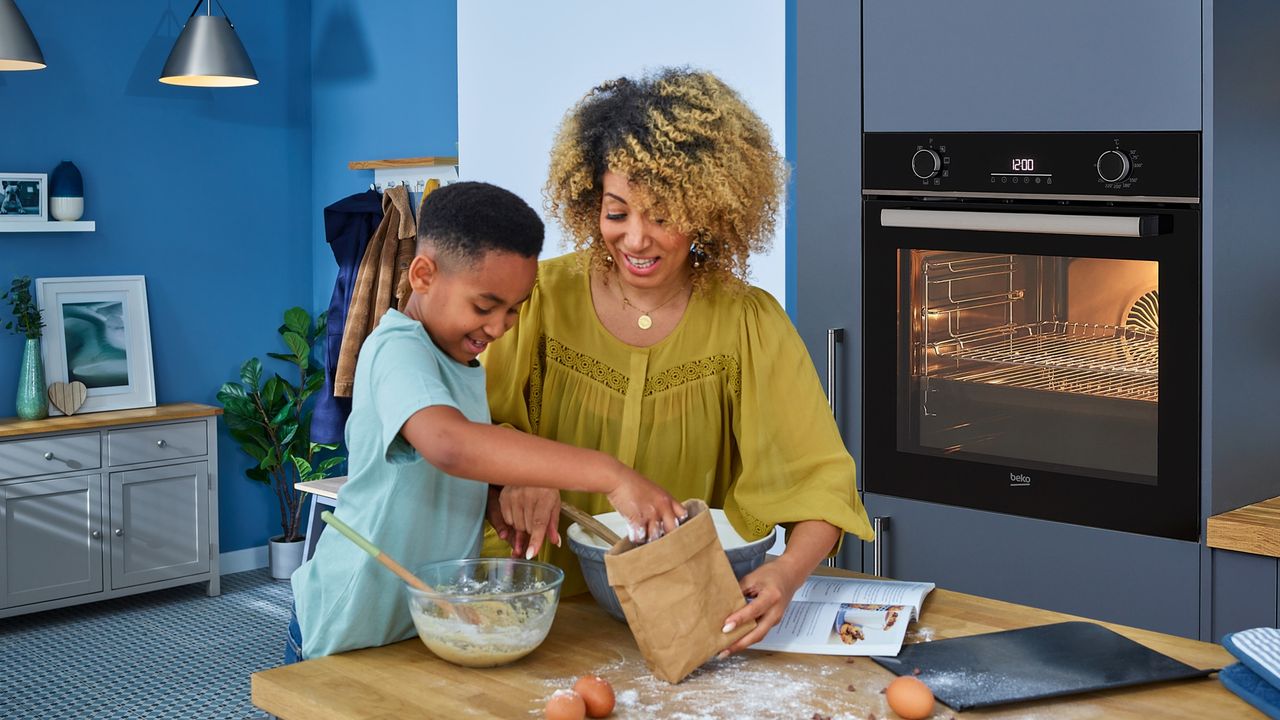 Beko built-in oven lifestyle image