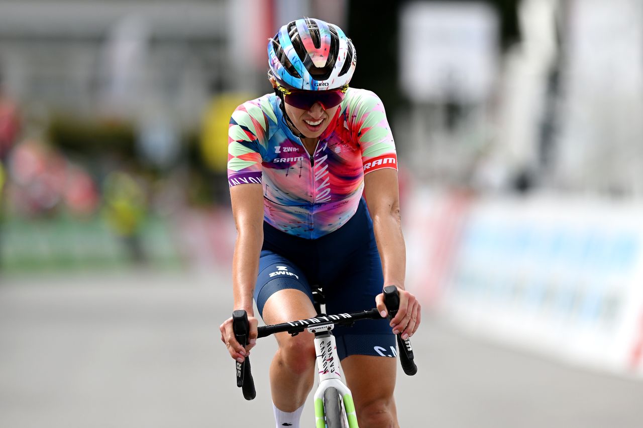 Kasia Niewiadoma crosses the line 2 seconds down on Vollering