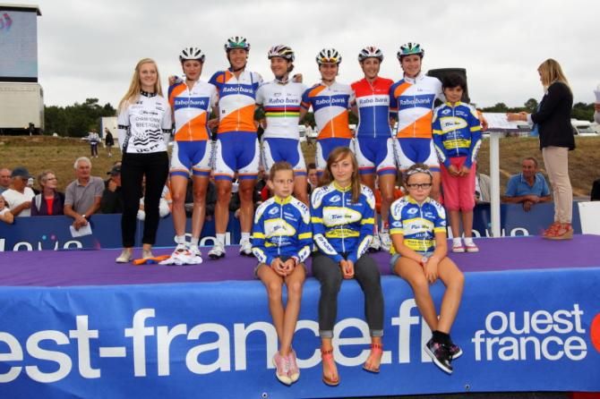 Rabo Women line up for the presentation with world champion, Olympic champion and World Cup winner Marianne Vos