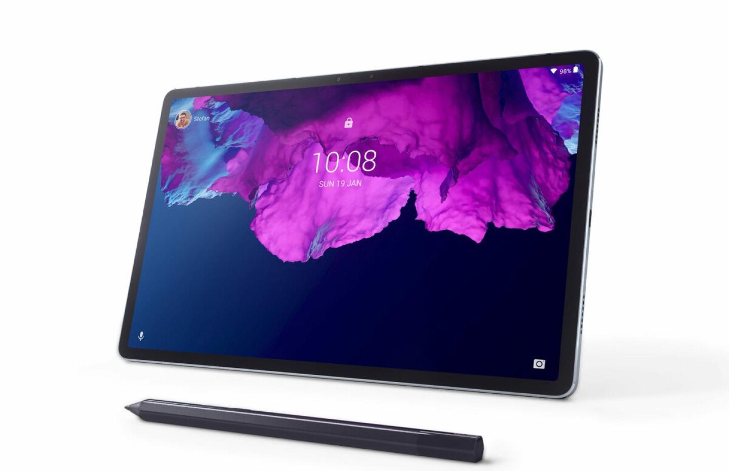 En produktbild på en Lenovo Tab P11 Plus med dess tillhörande stylus.