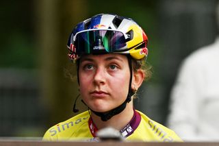 Canyon-SRAM injuries, illness, crashes leave yellow jersey Zoe Bäckstedt without teammates at Simac Ladies Tour