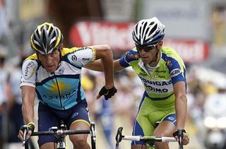 Lance Armstrong (Astana) and Vincenzo Nibali (Liquigas) finish together.