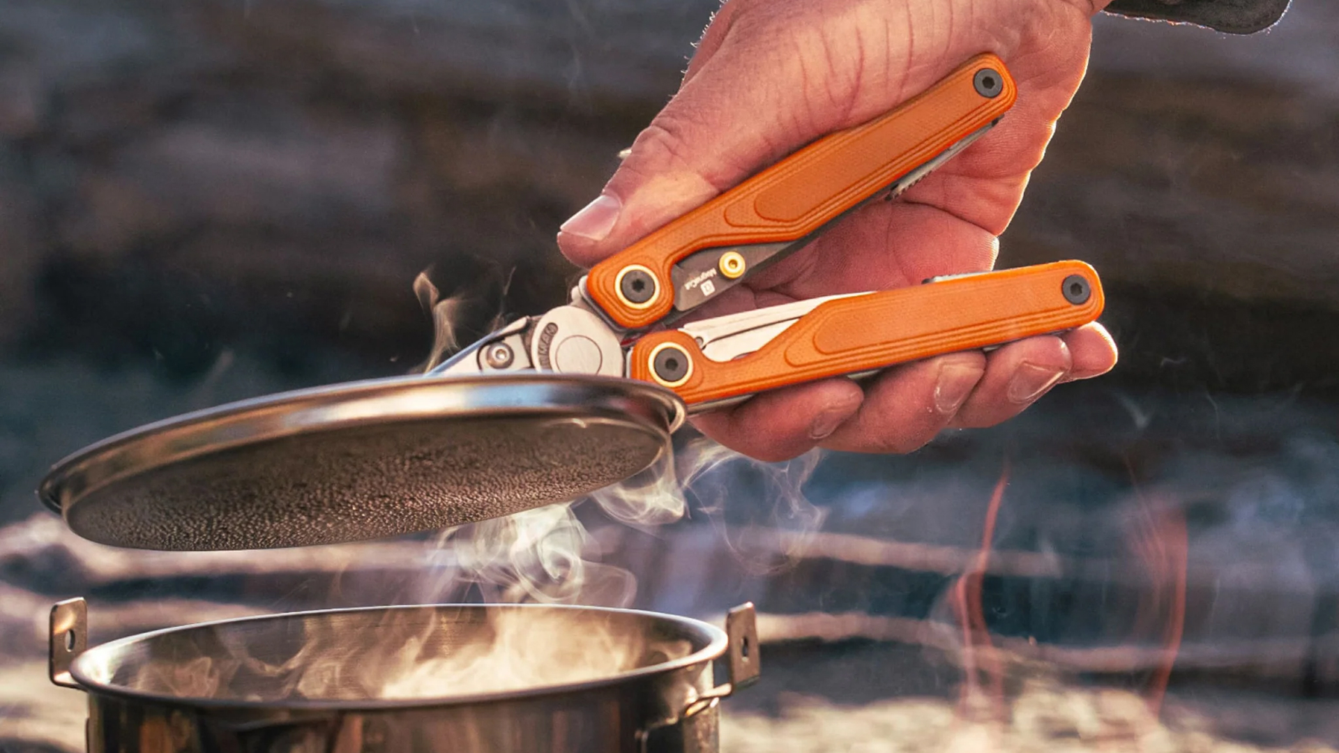 Leatherman Wave Alpha in use