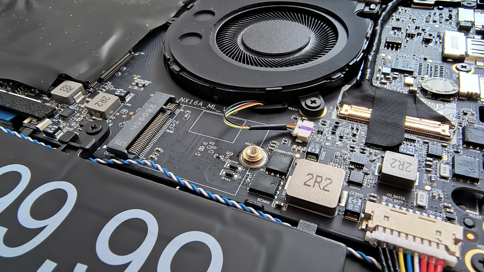 Geekom GeekBook X16 Pro