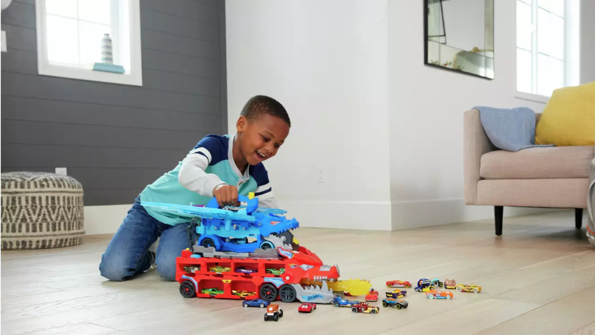 Hot Wheels Ultimate Dragon Transporter